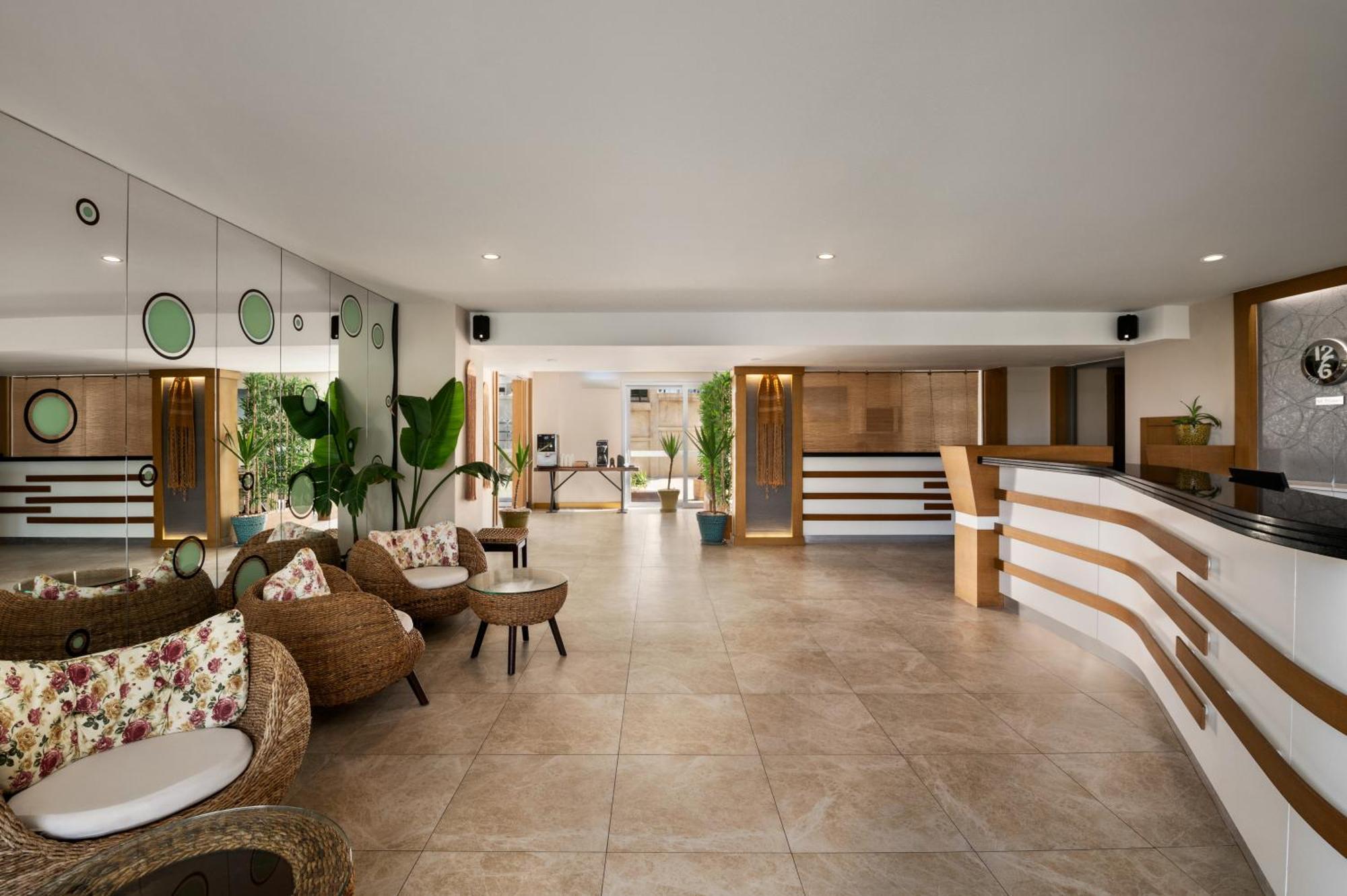 Отель La Quinta By Wyndham Cesme Измир Экстерьер фото