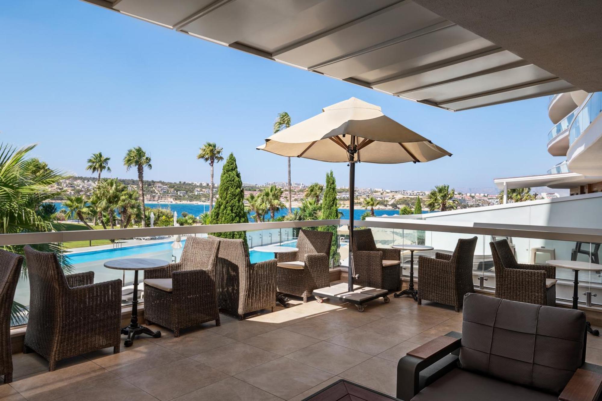 Отель La Quinta By Wyndham Cesme Измир Экстерьер фото