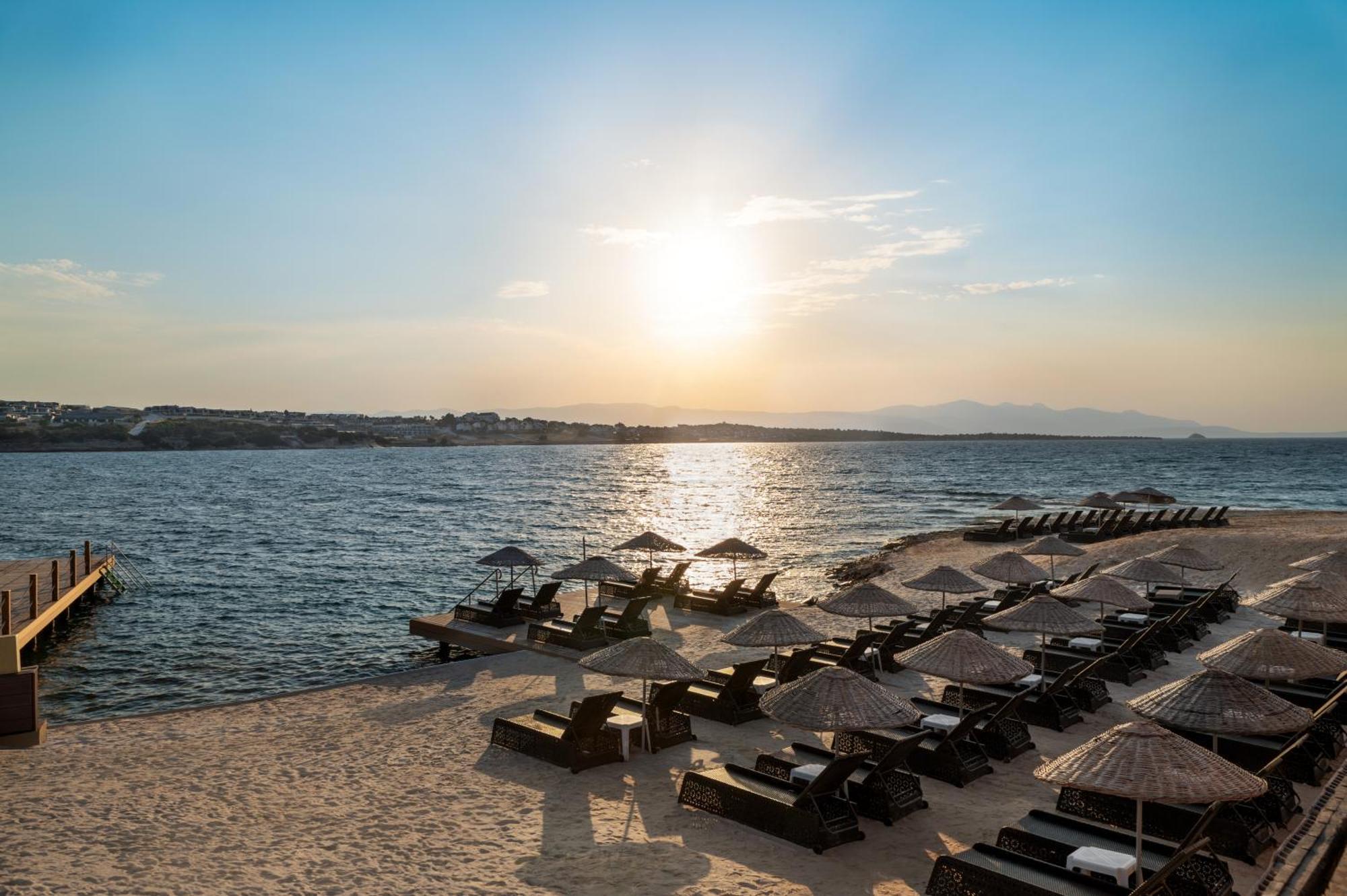 Отель La Quinta By Wyndham Cesme Измир Экстерьер фото